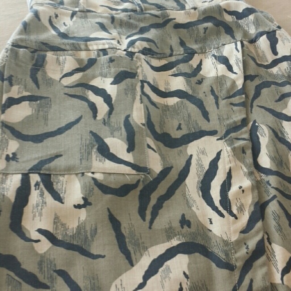 SALE Skirt - Picture 3 of 4